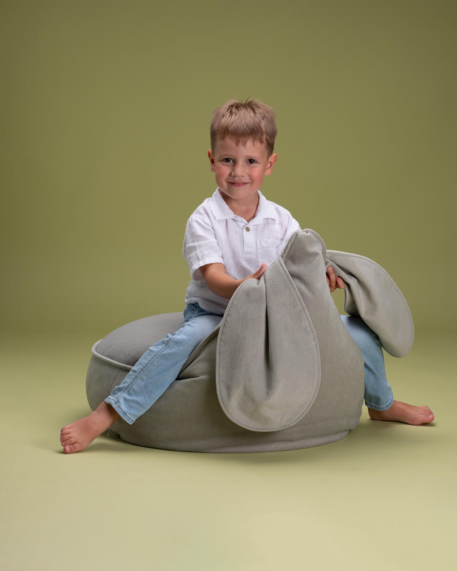 Wigiwama Sitzsack Kaninchen - Misty Green Velvet – Bild 5