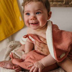 Smikkels babydoek roze met baby