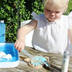 Kids Kabinet Sensorisch bruispoeder met kind (1)