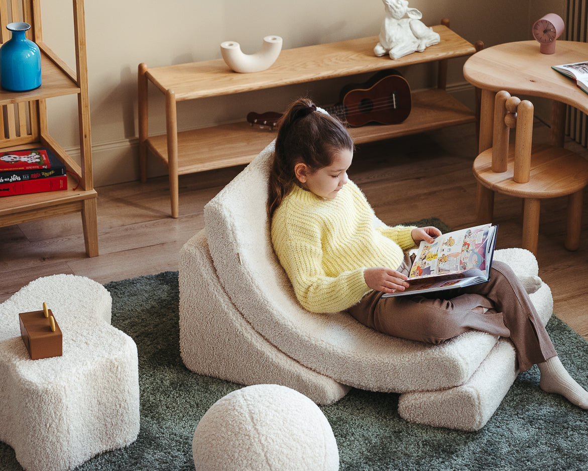 Wigiwama Moon Chair - Cream White Teddy – Bild 4