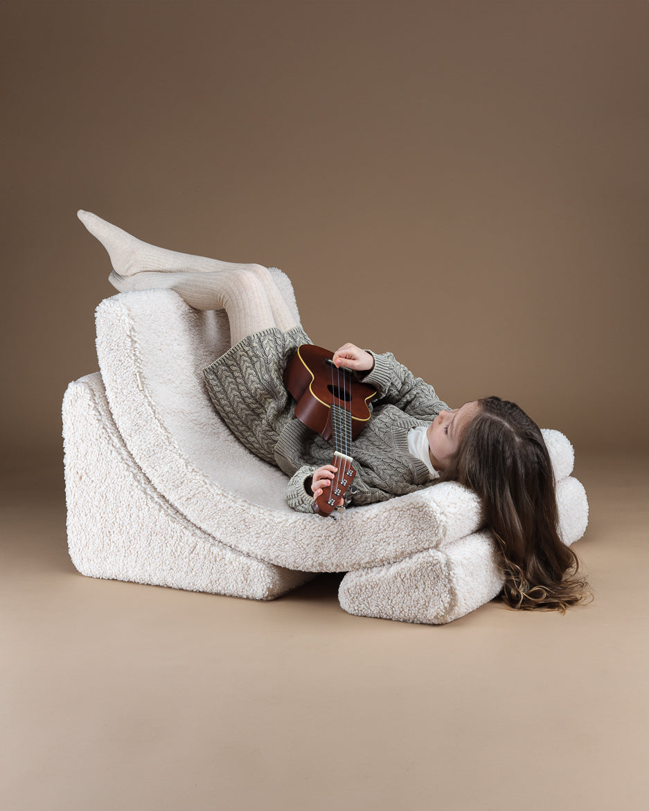 Wigiwama Moon Chair - Cream White Teddy – Bild 6